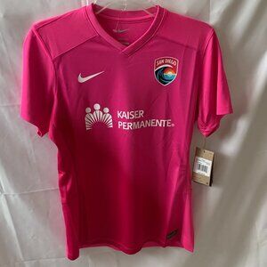 NIKE X SAN DIEGO WAVE Kaiser Permanente V-Neck Soccer Tee in Hot Pink Sz MEDIUM